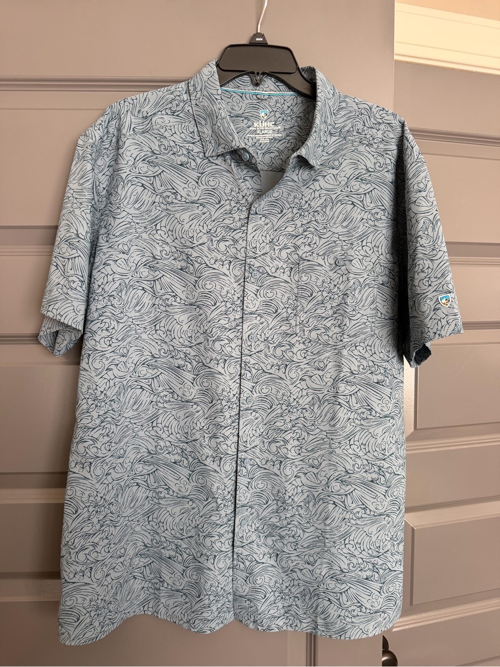 Kuhl Men’s Short-Sleeve Button-Down Shirt in Light Blue Wave Print - like new!